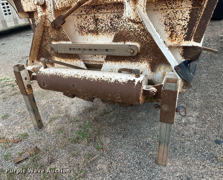 image for item EQ4644 2013 Manac 4B240AC00 bottom dump trailer