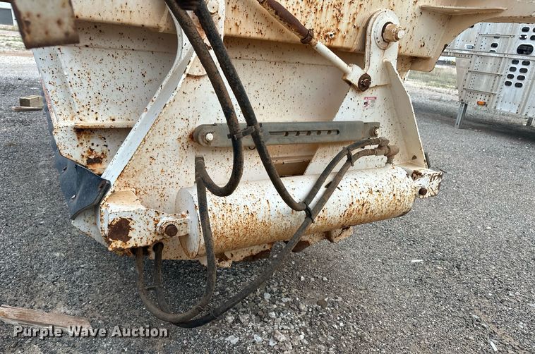 image for item EQ4644 2013 Manac 4B240AC00 bottom dump trailer