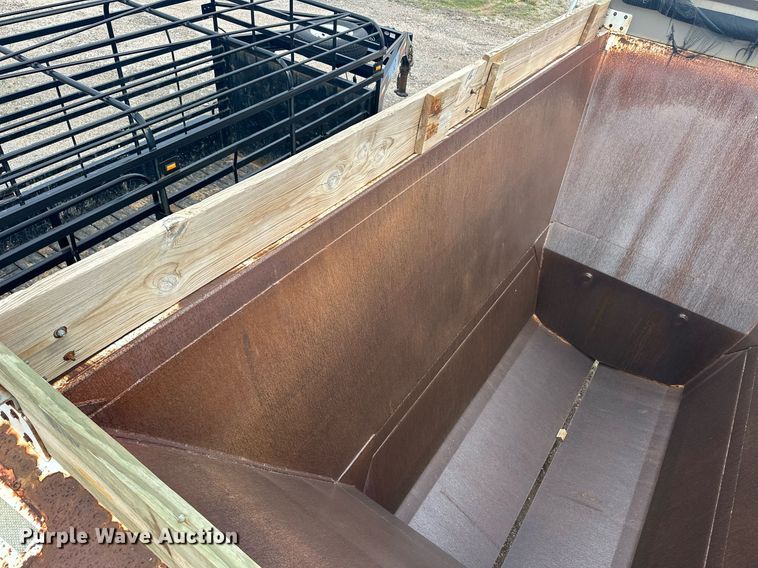 image for item EQ4644 2013 Manac 4B240AC00 bottom dump trailer