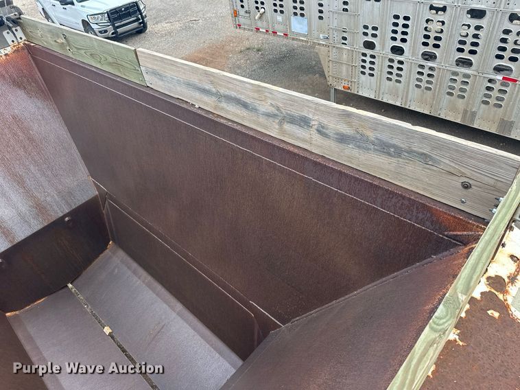 image for item EQ4644 2013 Manac 4B240AC00 bottom dump trailer