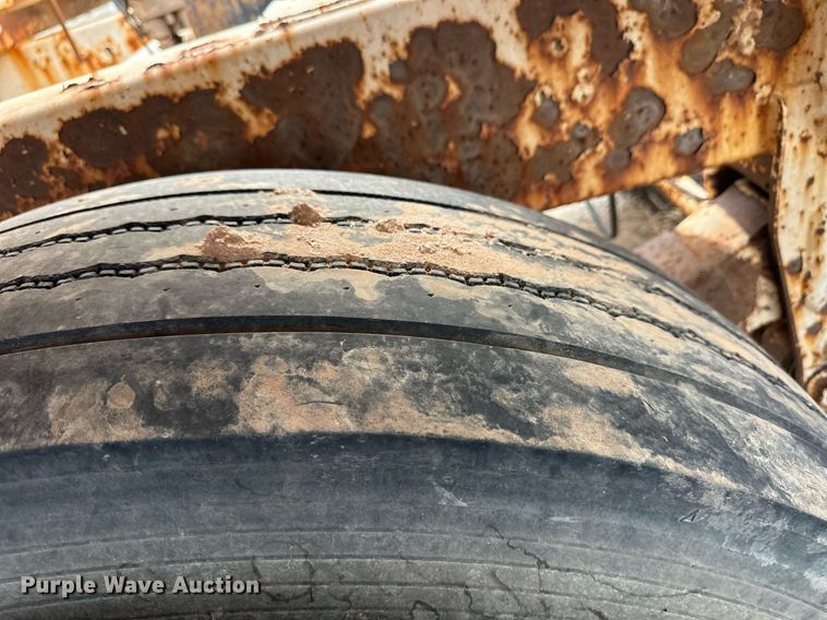 image for item EQ4644 2013 Manac 4B240AC00 bottom dump trailer