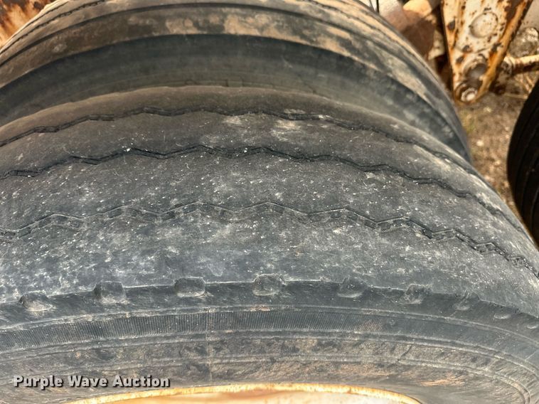 image for item EQ4644 2013 Manac 4B240AC00 bottom dump trailer