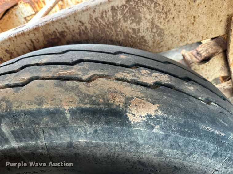 image for item EQ4644 2013 Manac 4B240AC00 bottom dump trailer