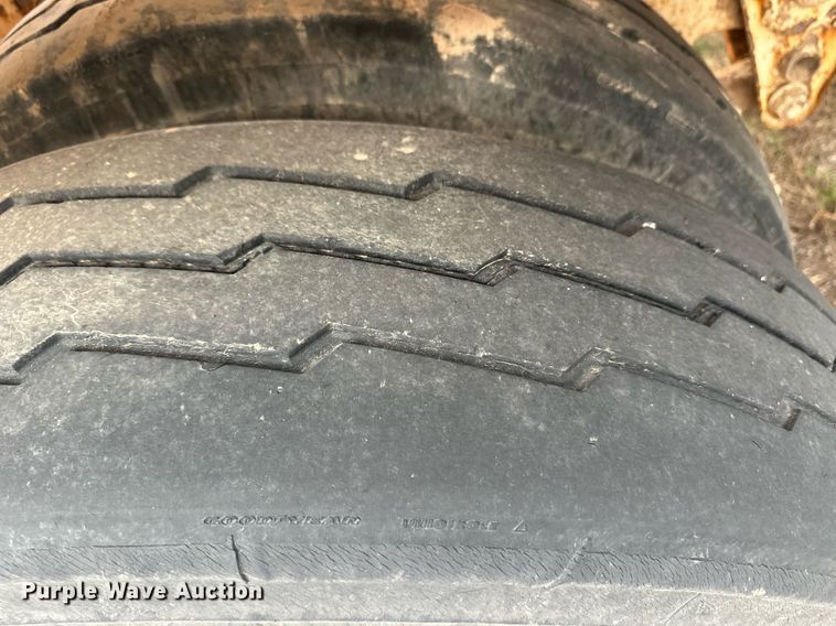 image for item EQ4644 2013 Manac 4B240AC00 bottom dump trailer