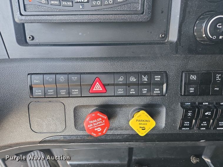 image for item FB9356 2024 Freightliner Cascadia semi truck