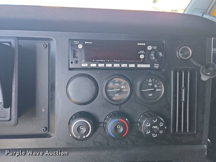 image for item FB9356 2024 Freightliner Cascadia semi truck