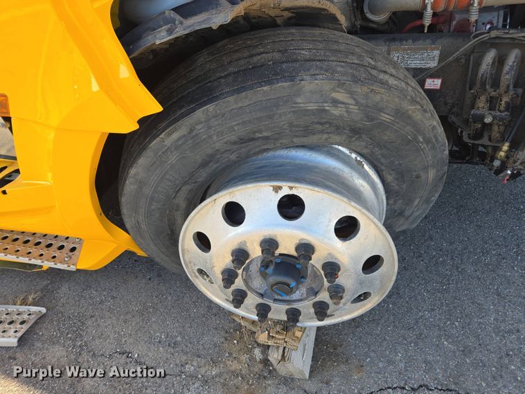 image for item FB9356 2024 Freightliner Cascadia semi truck