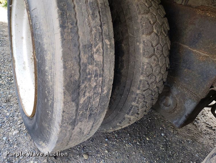 image for item IP9552 1988 Matlock MTET 48 88 dry van trailer