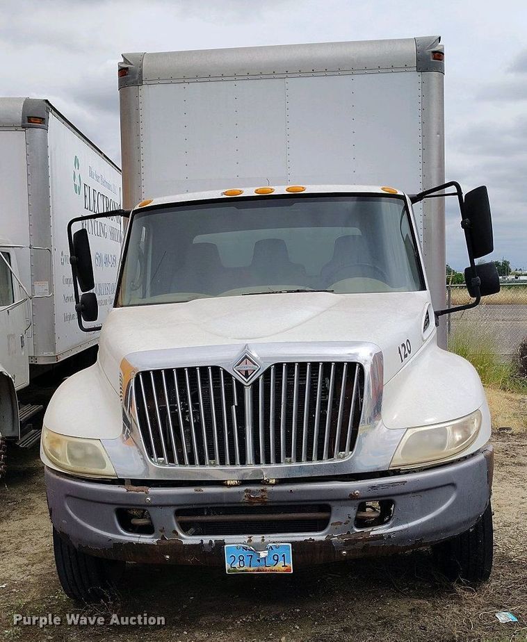 image for item IP9556 2004 International 4300 box truck