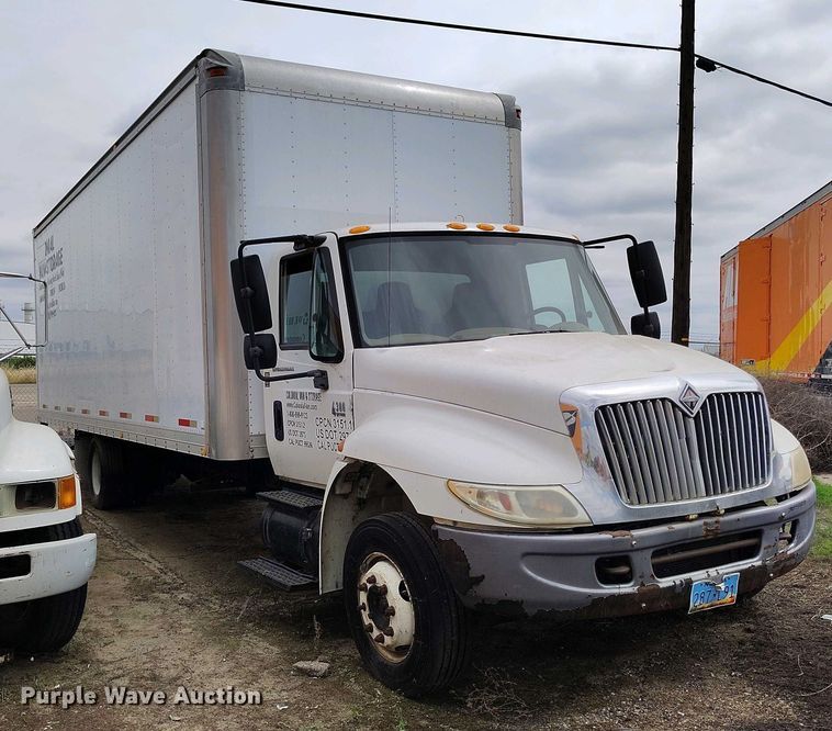 image for item IP9556 2004 International 4300 box truck