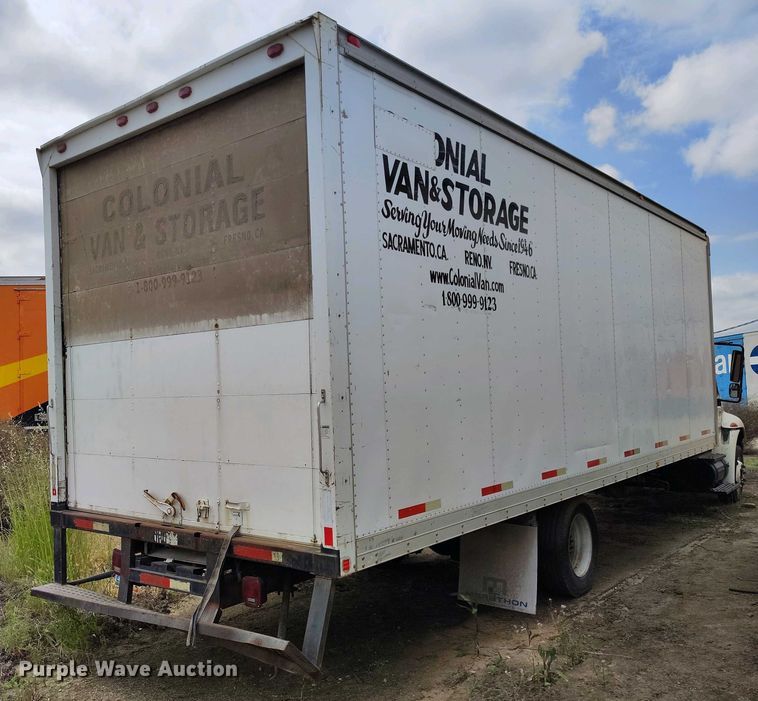 image for item IP9556 2004 International 4300 box truck