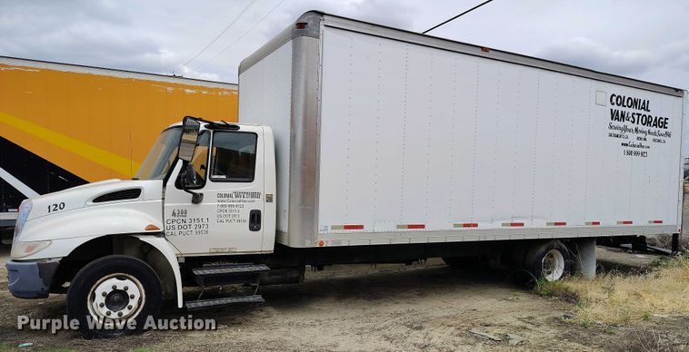 image for item IP9556 2004 International 4300 box truck