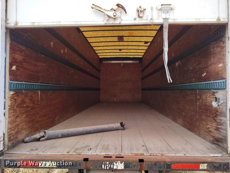 image for item IP9556 2004 International 4300 box truck