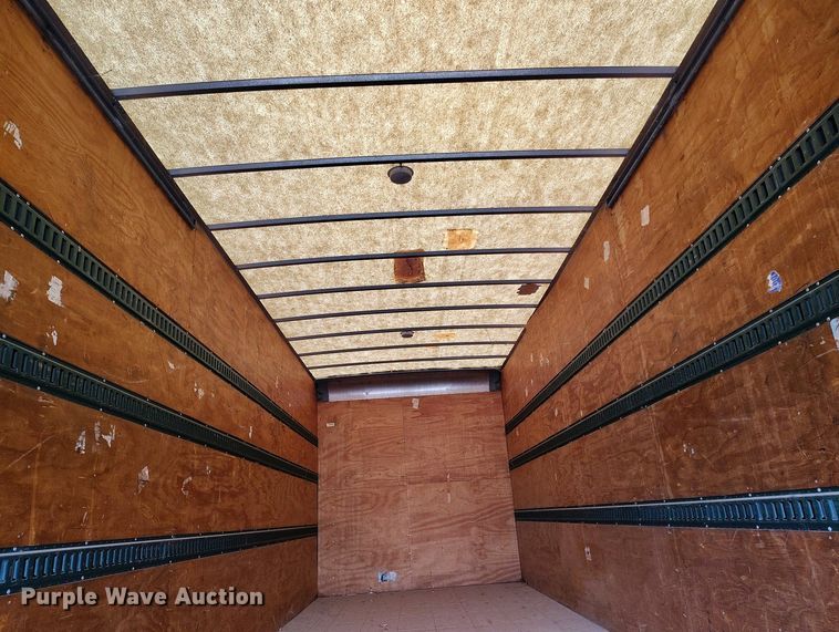 image for item IP9556 2004 International 4300 box truck