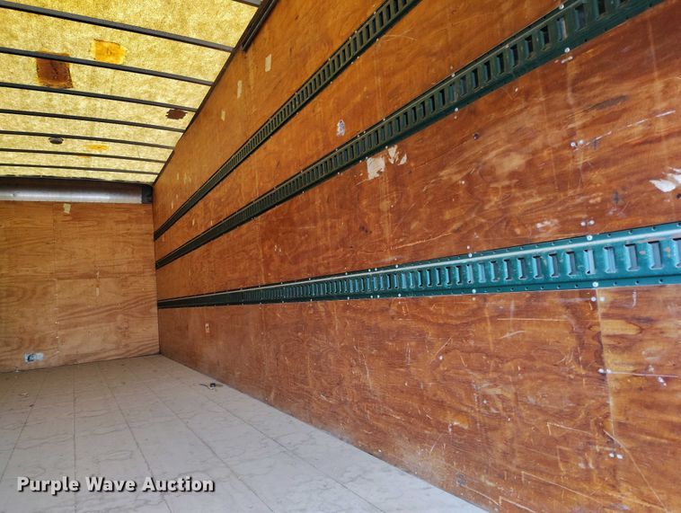 image for item IP9556 2004 International 4300 box truck