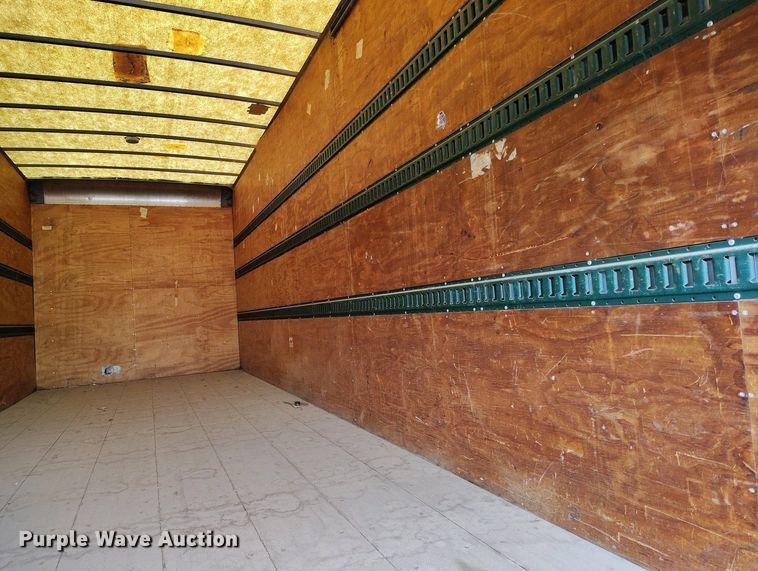 image for item IP9556 2004 International 4300 box truck