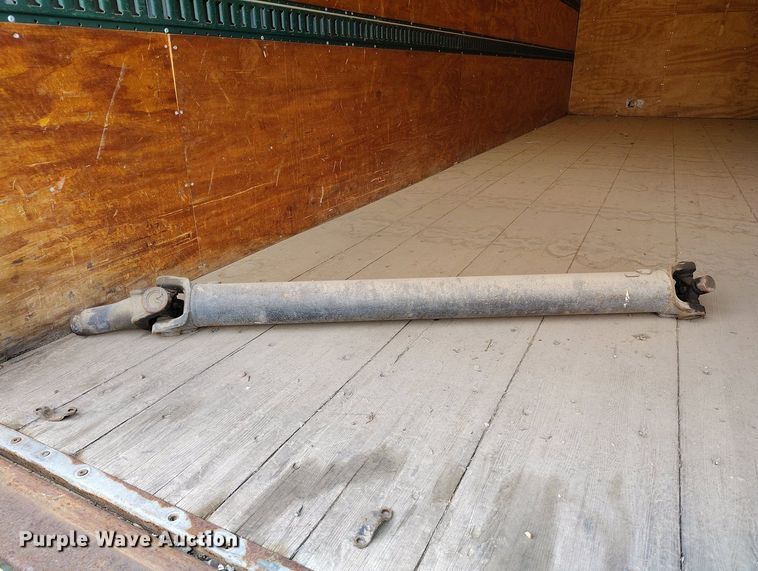 image for item IP9556 2004 International 4300 box truck