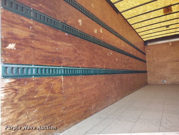 image for item IP9556 2004 International 4300 box truck