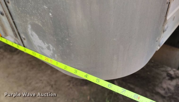 image for item IP9556 2004 International 4300 box truck