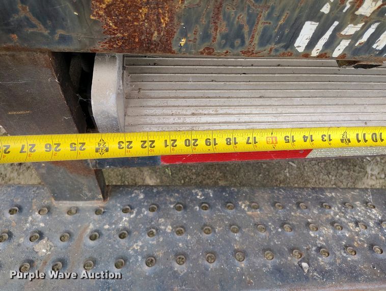 image for item IP9556 2004 International 4300 box truck