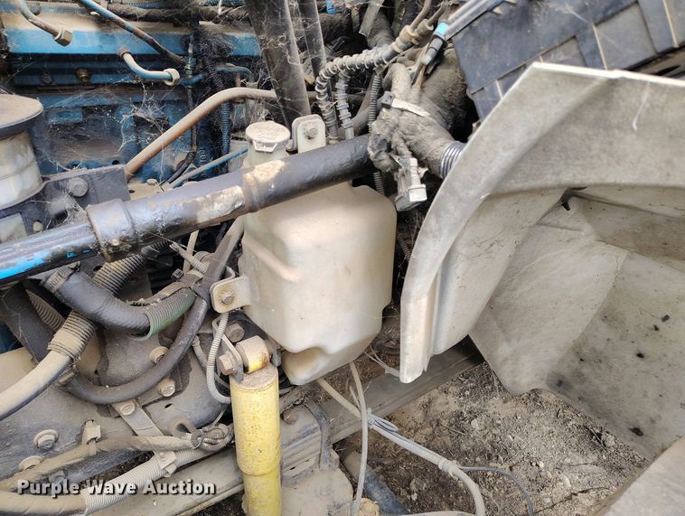 image for item IP9556 2004 International 4300 box truck