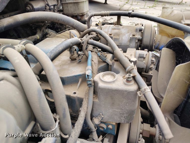 image for item IP9556 2004 International 4300 box truck