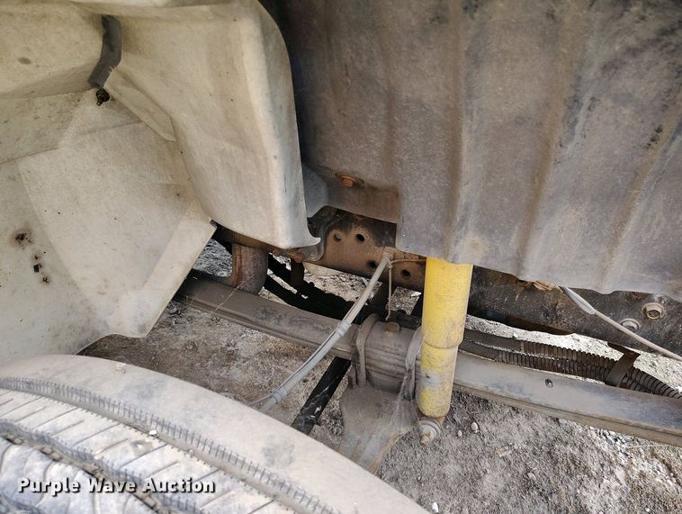 image for item IP9556 2004 International 4300 box truck