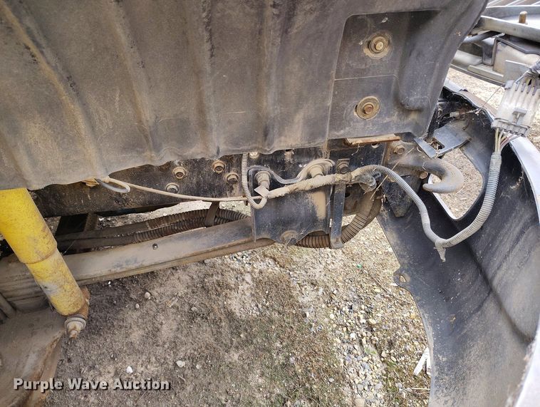 image for item IP9556 2004 International 4300 box truck