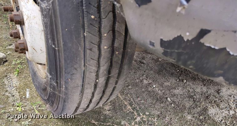 image for item IP9556 2004 International 4300 box truck