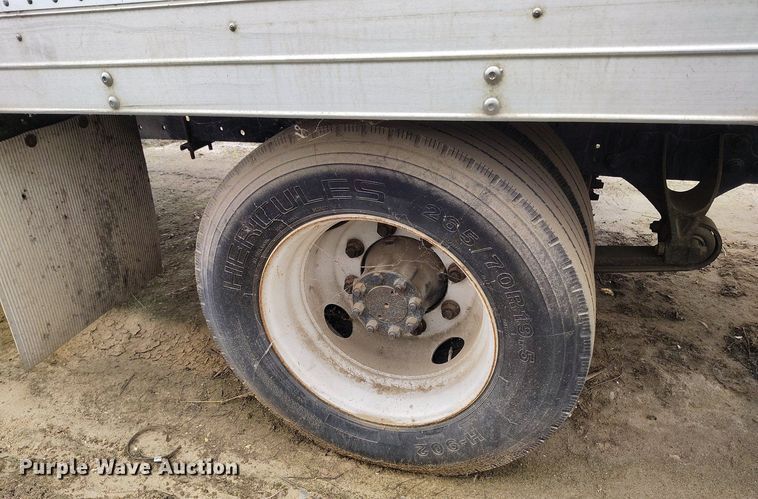 image for item IP9556 2004 International 4300 box truck