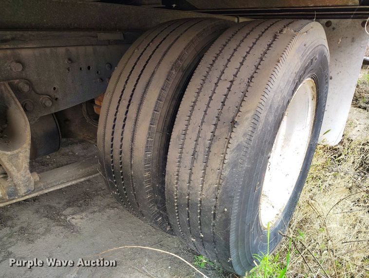 image for item IP9556 2004 International 4300 box truck