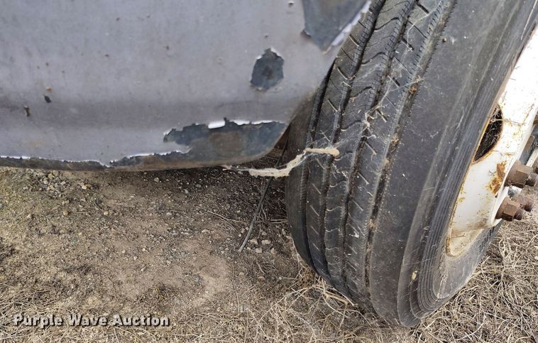 image for item IP9556 2004 International 4300 box truck