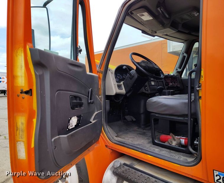 image for item IP9558 2012 International 4300 box truck