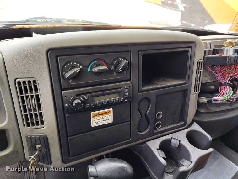 image for item IP9558 2012 International 4300 box truck