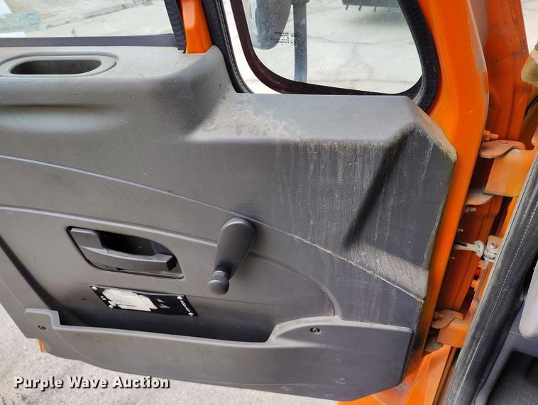 image for item IP9558 2012 International 4300 box truck