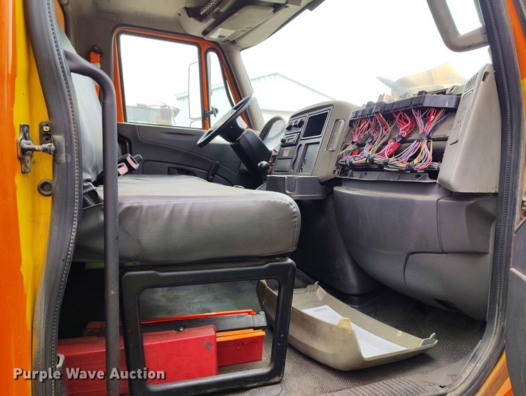 image for item IP9558 2012 International 4300 box truck