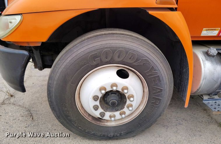 image for item IP9558 2012 International 4300 box truck