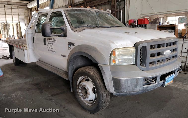 image for item IP9559 2005 Ford F550 Super Duty Crew Cab flatbed truck