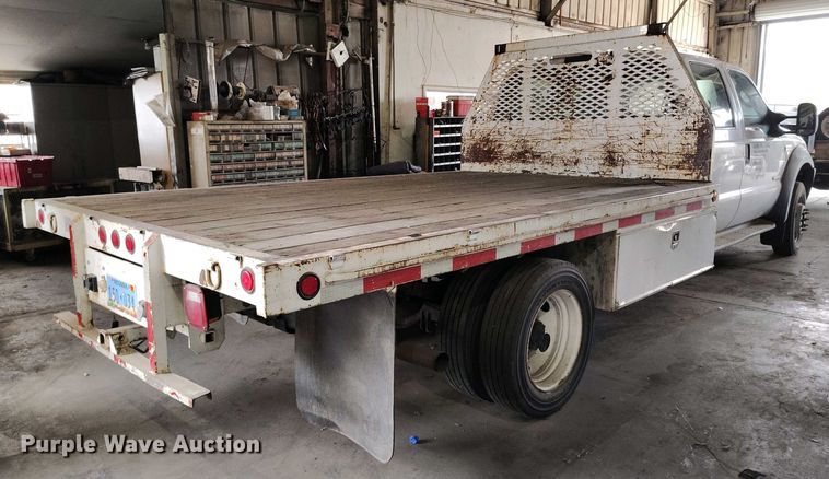 image for item IP9559 2005 Ford F550 Super Duty Crew Cab flatbed truck