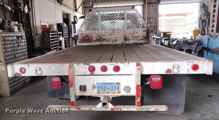 image for item IP9559 2005 Ford F550 Super Duty Crew Cab flatbed truck