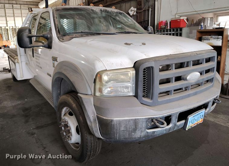 image for item IP9559 2005 Ford F550 Super Duty Crew Cab flatbed truck