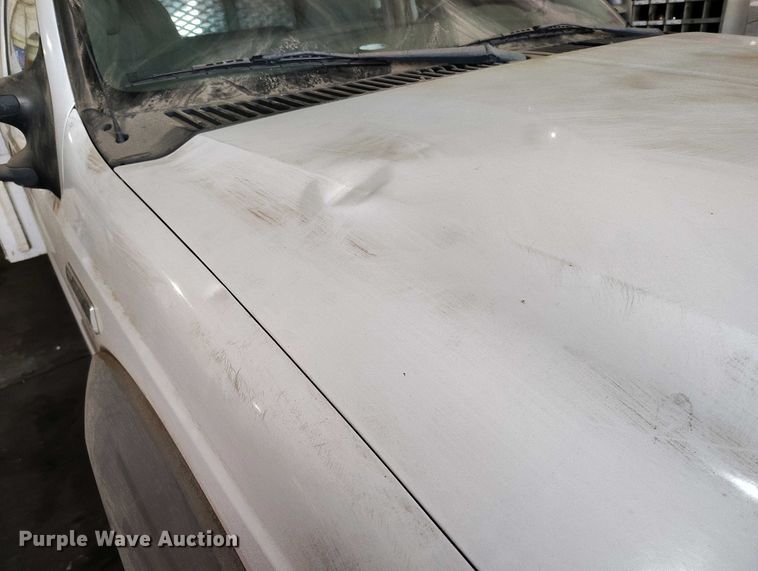 image for item IP9559 2005 Ford F550 Super Duty Crew Cab flatbed truck