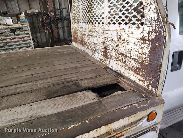 image for item IP9559 2005 Ford F550 Super Duty Crew Cab flatbed truck