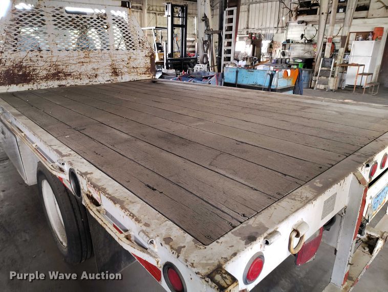 image for item IP9559 2005 Ford F550 Super Duty Crew Cab flatbed truck