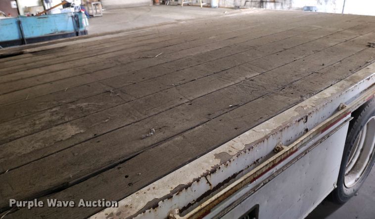 image for item IP9559 2005 Ford F550 Super Duty Crew Cab flatbed truck