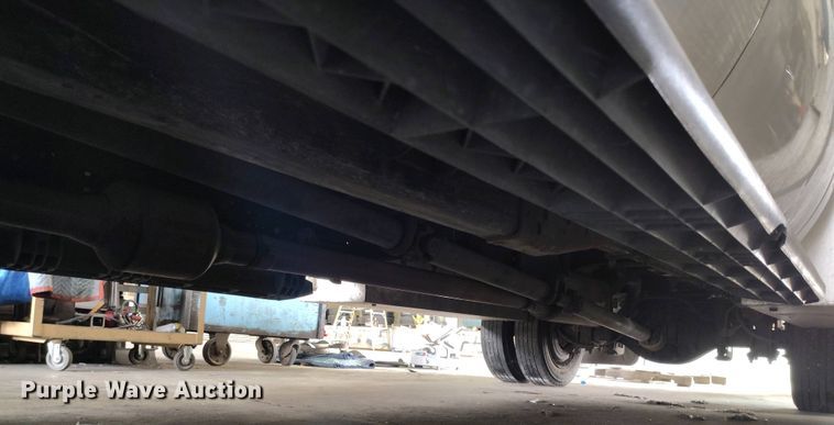 image for item IP9559 2005 Ford F550 Super Duty Crew Cab flatbed truck