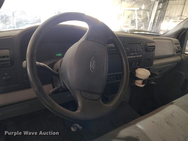 image for item IP9559 2005 Ford F550 Super Duty Crew Cab flatbed truck