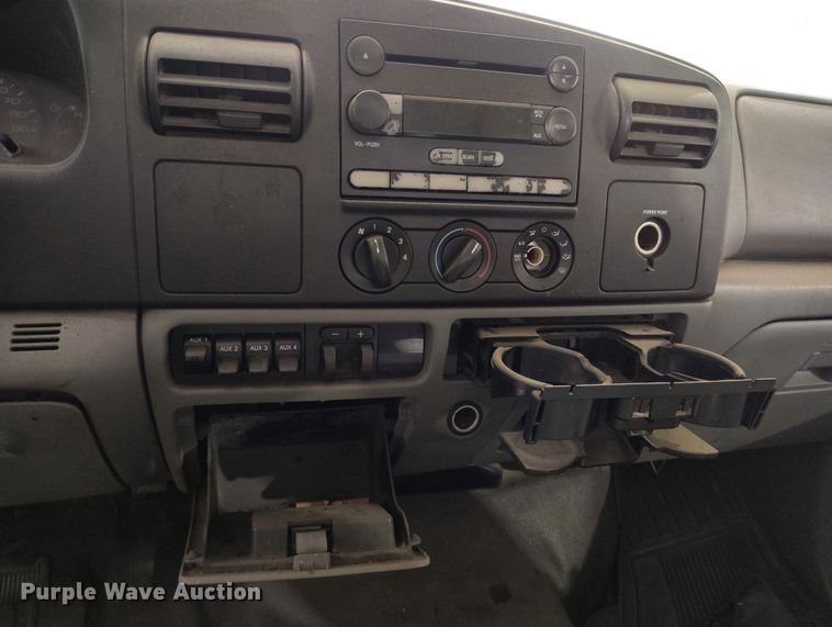 image for item IP9559 2005 Ford F550 Super Duty Crew Cab flatbed truck