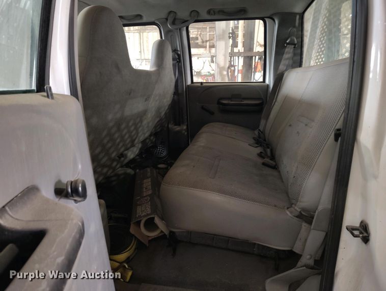 image for item IP9559 2005 Ford F550 Super Duty Crew Cab flatbed truck