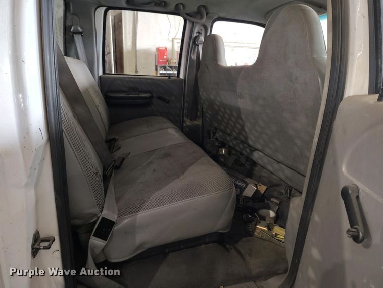 image for item IP9559 2005 Ford F550 Super Duty Crew Cab flatbed truck